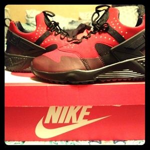 *BIG PRICE DROP*Nike Air Hurrache Utility Sneakers